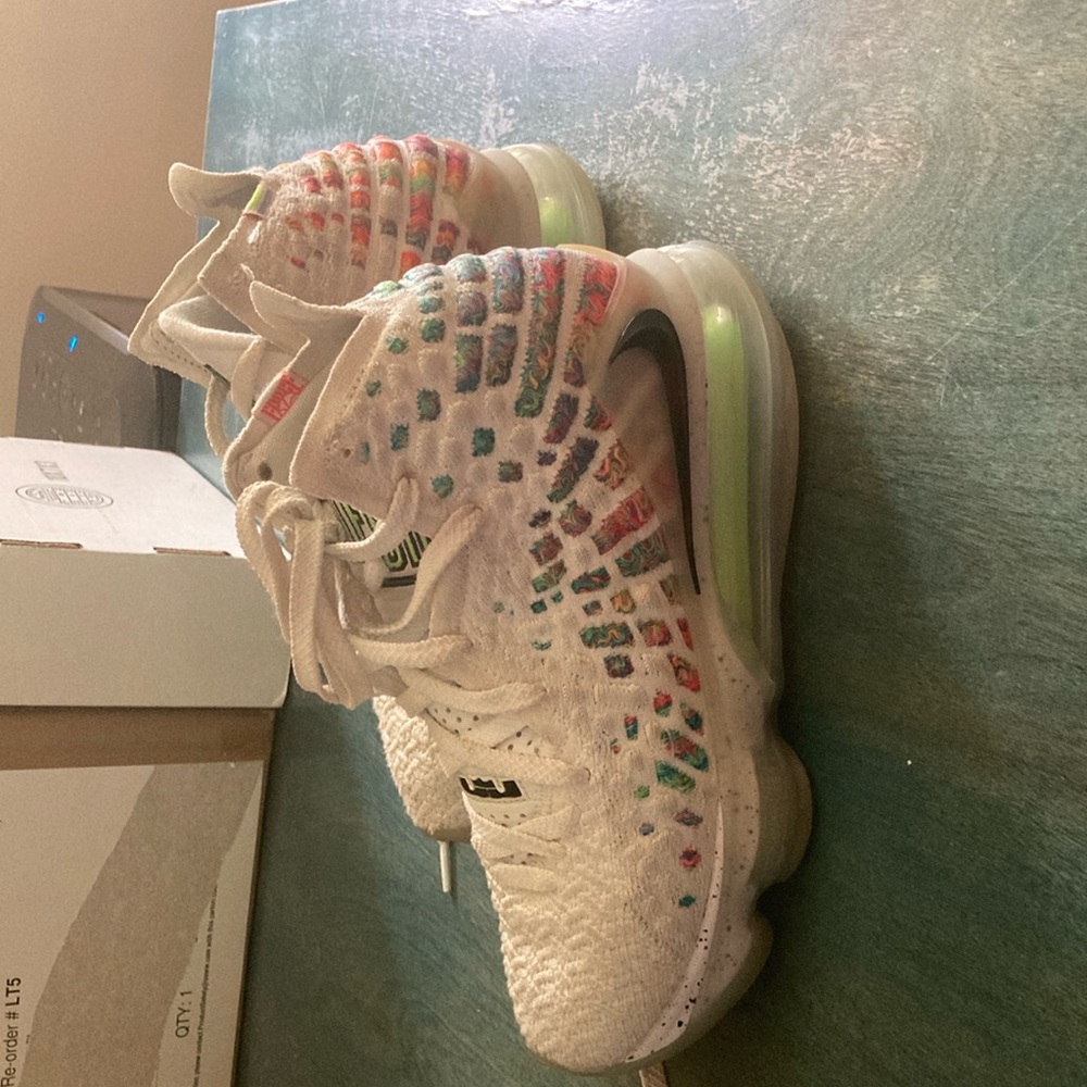 Nike LeBron 17 XVII. Multi Air command Force 2020